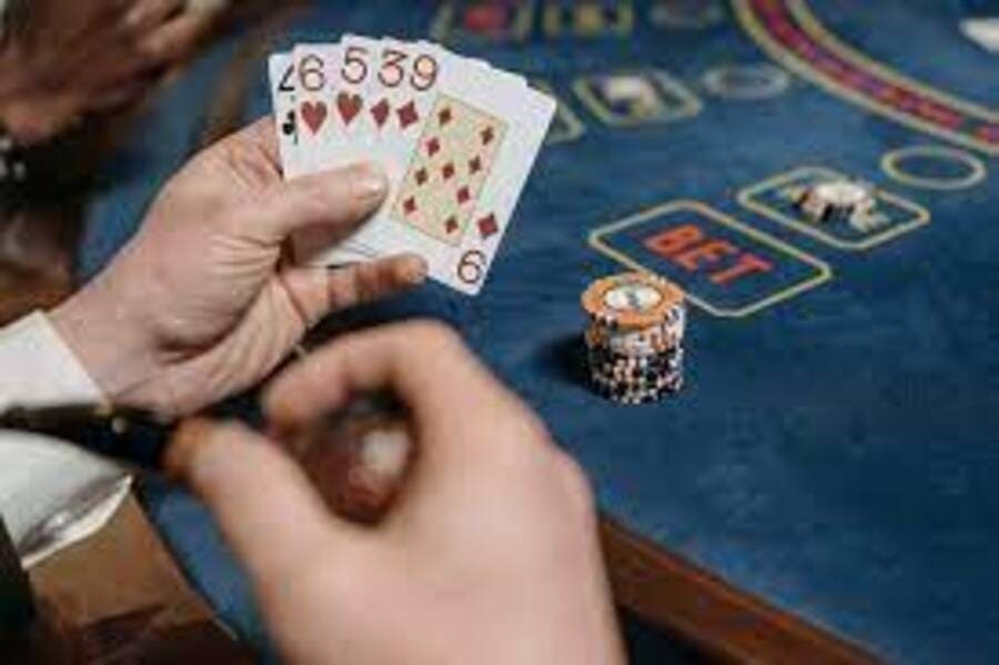 how to win at mini baccarat
